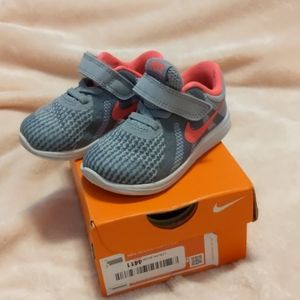 Nike Toddler shoes 6c